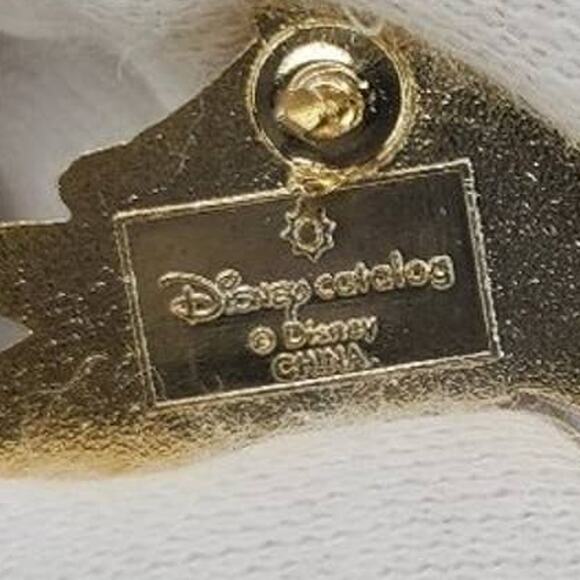 Disney Catalog Evil Weasel LE 1500 Pin RARE Hard to Find - Picture 5 of 6